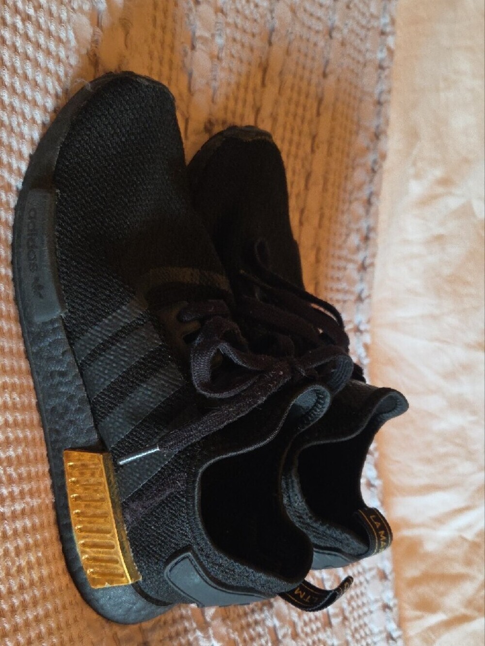 Black & Gold Adidas Athletic Lace-Up Sneakers Size 9 - Picture 2 of 4